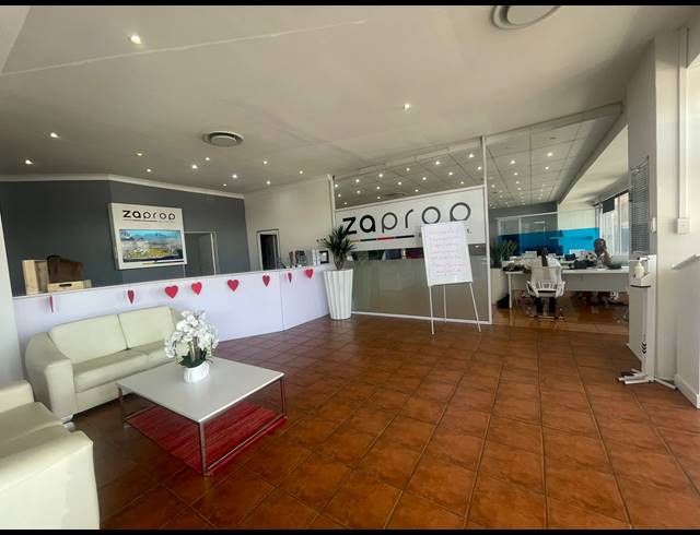 220.70M² OFFICE TO LET IN LAKEFIELD